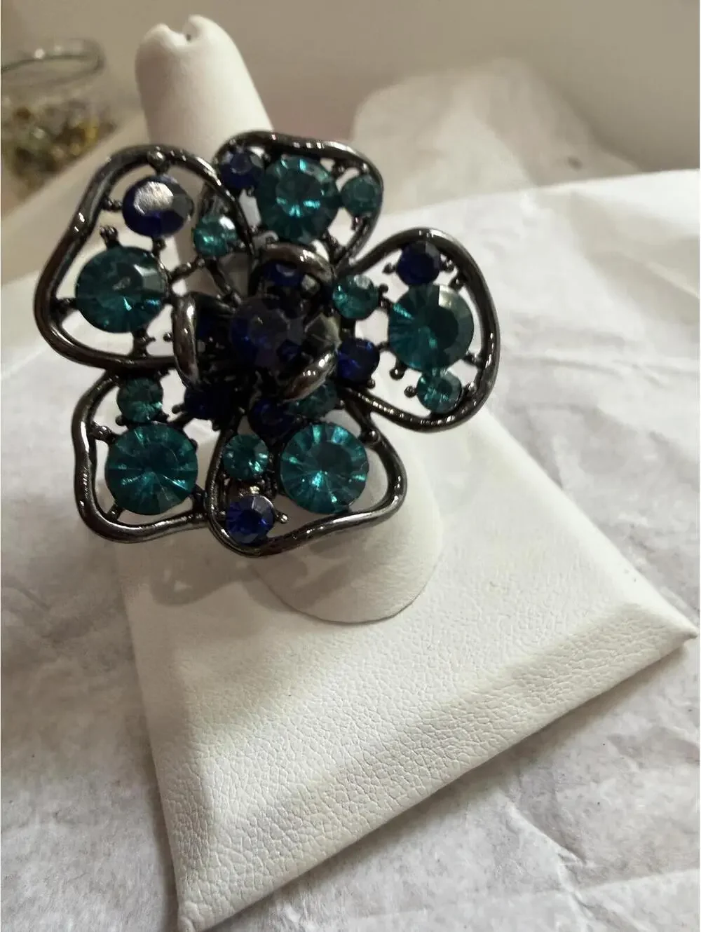 Vintage Style Floral Cocktail Ring with Blue and Teal Rhinestones